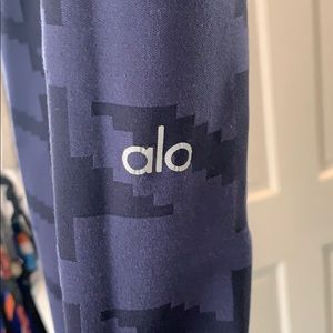 Alo Leggings - Small